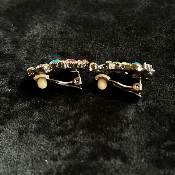 Vtg Rhinestone Clip On Earrings Aurora Borealis paisley shaped - Picture 6 of 10